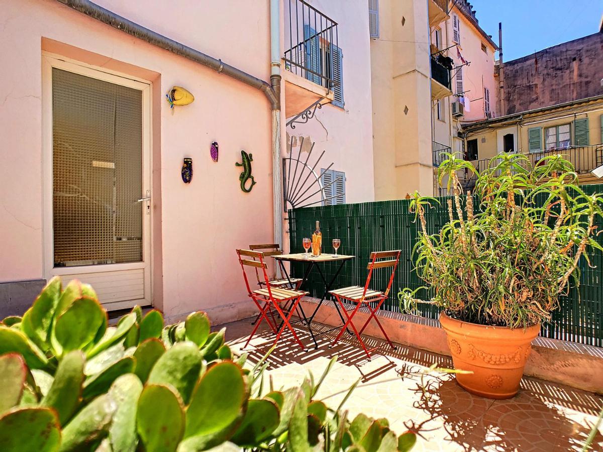 Nestor&jeeves - Urban Sun - - Very Close Sea And Pedestrian Zone